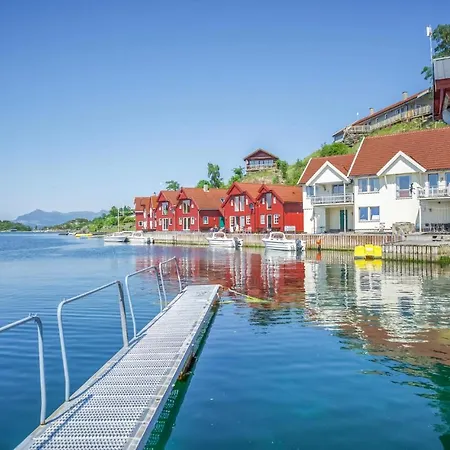 Дом отдыха Awesome In Sjernary With 5 Bedrooms, Sauna And Wifi