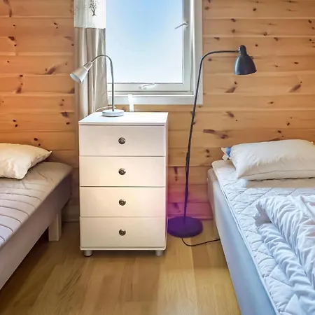 Awesome In Sjernary With 5 Bedrooms, Sauna And Wifi Дом отдыха Sjernaroy