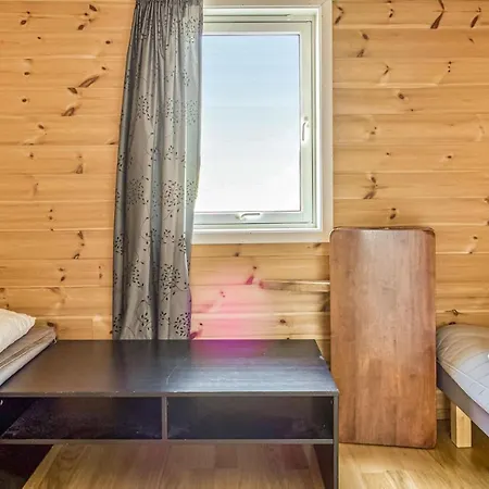 Awesome In Sjernary With 5 Bedrooms, Sauna And Wifi * Sjernaroy