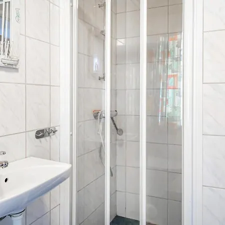 Дом отдыха Awesome In Sjernary With 5 Bedrooms, Sauna And Wifi