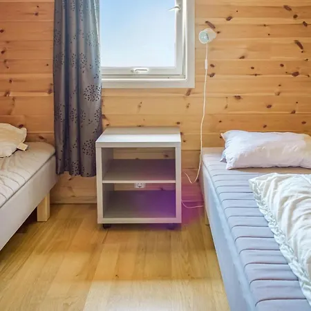 Awesome In Sjernary With 5 Bedrooms, Sauna And Wifi * Sjernaroy