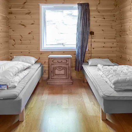 Awesome In Sjernary With 5 Bedrooms, Sauna And Wifi Sjernaroy
